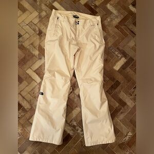 North face white ski pants - perfect ski bunny look!